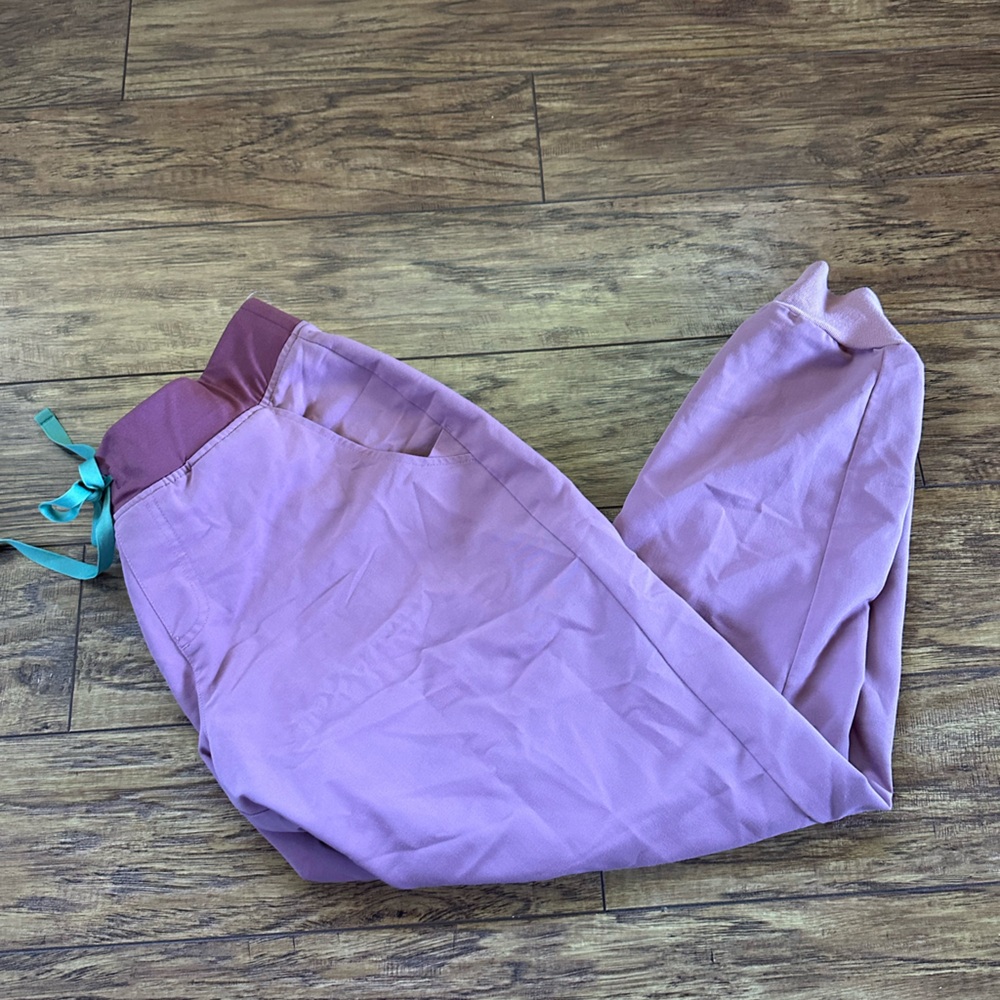 Figs Adult Lavender Jogger Scrub Bottoms